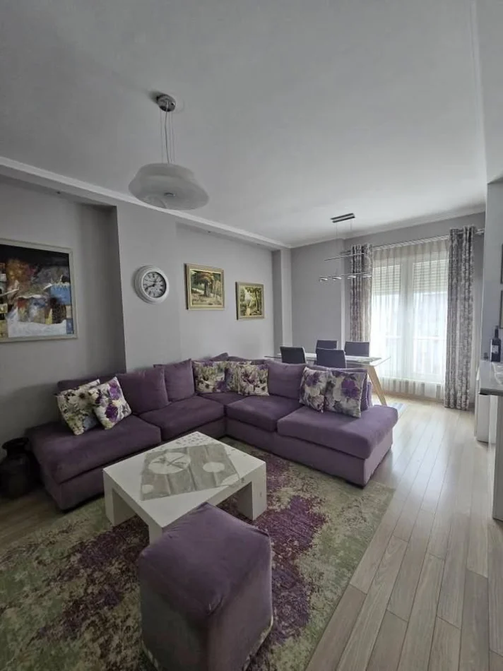 Tirane, jepet me qera apartament 2+1 Kati 4, 90 m² 600 € (Kompleksi Kontakt ,Ish Parku)