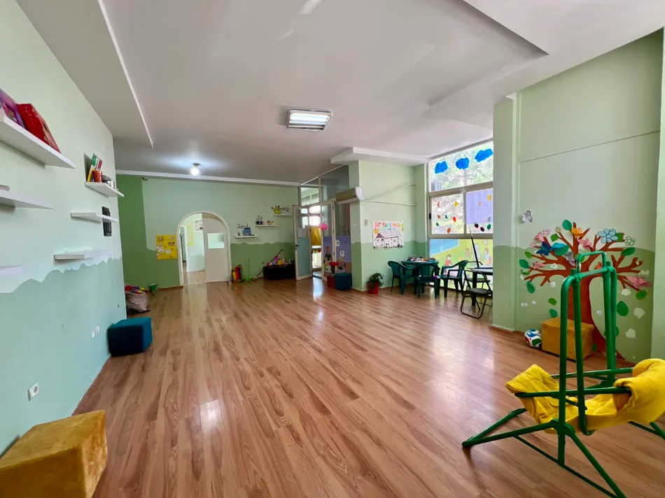 Tirane, jepet me qera 3+1 Kati 0, 141 m² 700 € (Vila L)