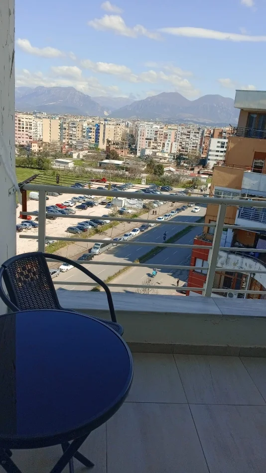 Tirane, jepet me qera apartament 1+1 , 430 € (Bulevardi Migjeni)