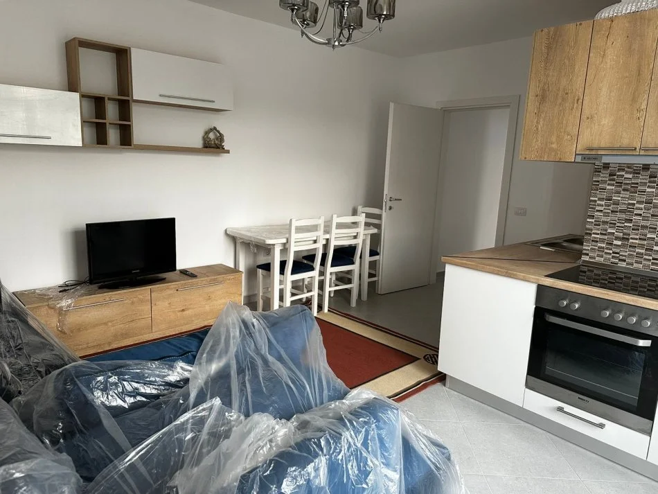 Tirane, jepet me qera apartament 2+1+Aneks+Ballkon Kati 3, 80 m² 500 € (Farmacia 10)