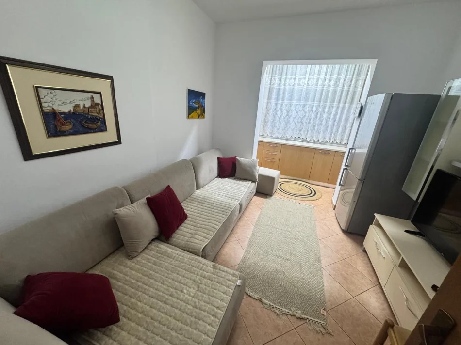 Tirane, jepet me qera apartament 2+1 Kati 4, 100 m² 600 € (Myslym Shyr ,Ish Ekspozita)