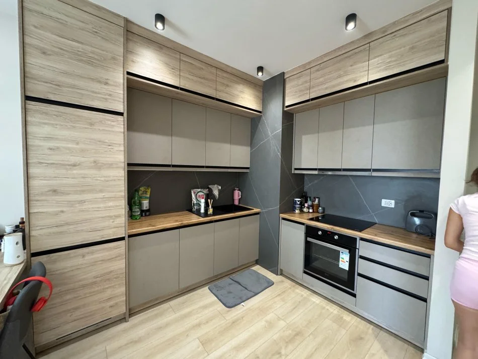 Tirane, jepet me qera apartament Kati 9, 68 m² 550 € (Rruga frosina plaku)