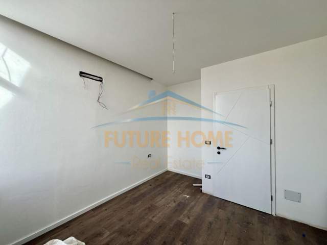Tirane, jepet me qera apartament 1+1 Kati 8, 63 m² 84.000 Euro (Unaza e Re)