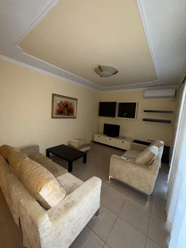 Tirane, jepet me qera apartament 2+1 Kati 5, 120 m² 800 € (Blloku)