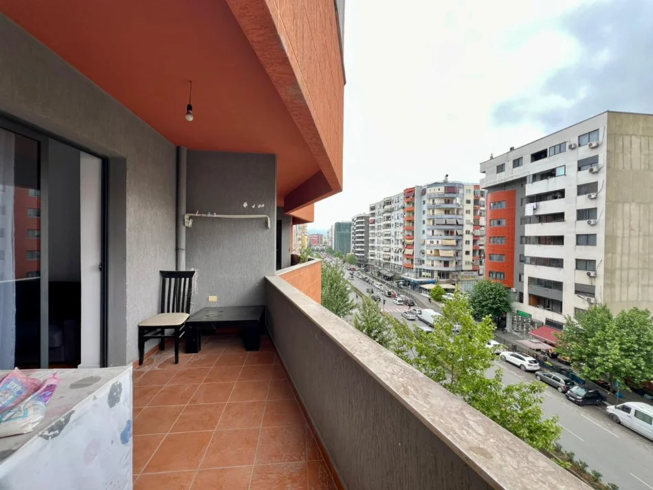 Tirane, shitet apartament 2+1+Ballkon Kati 4, 110 m² 180.000 € (Bulevardi Migjeni)