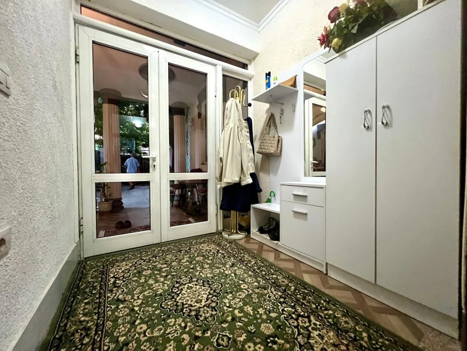 Tirane, shitet shtepi 2+1+Aneks+Ballkon Kati 0, 193 m² 180.000 € (Rruga Niko Avrami)