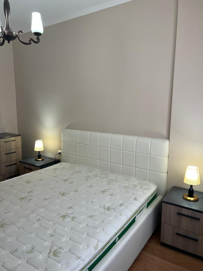 Tirane, jepet me qera apartament 1+1+Ballkon Kati 3, 70 m² 750 € (Rruga e Kavajes)