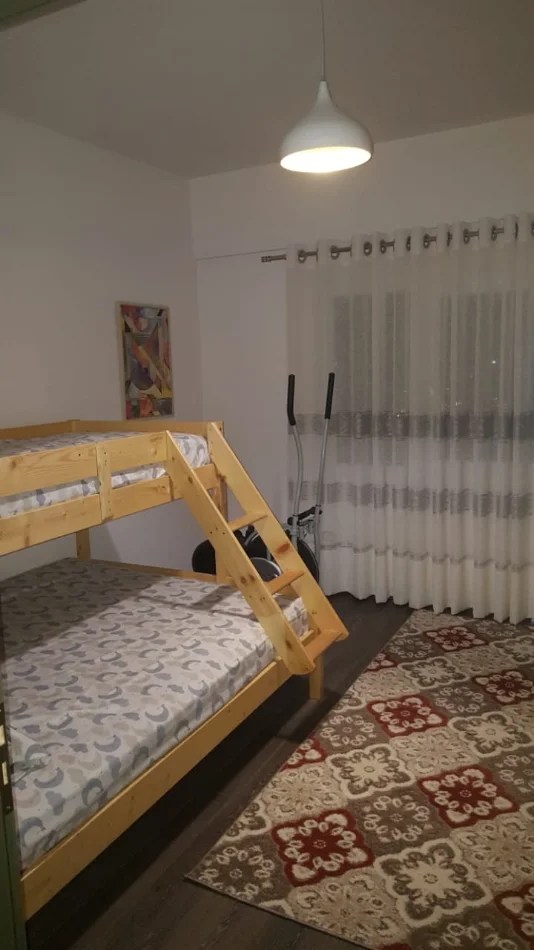 Tirane, jepet me qera apartament 2+1 Kati 3, 100 m² 650 € (Liqeni i Thate ,Rruga Peti)