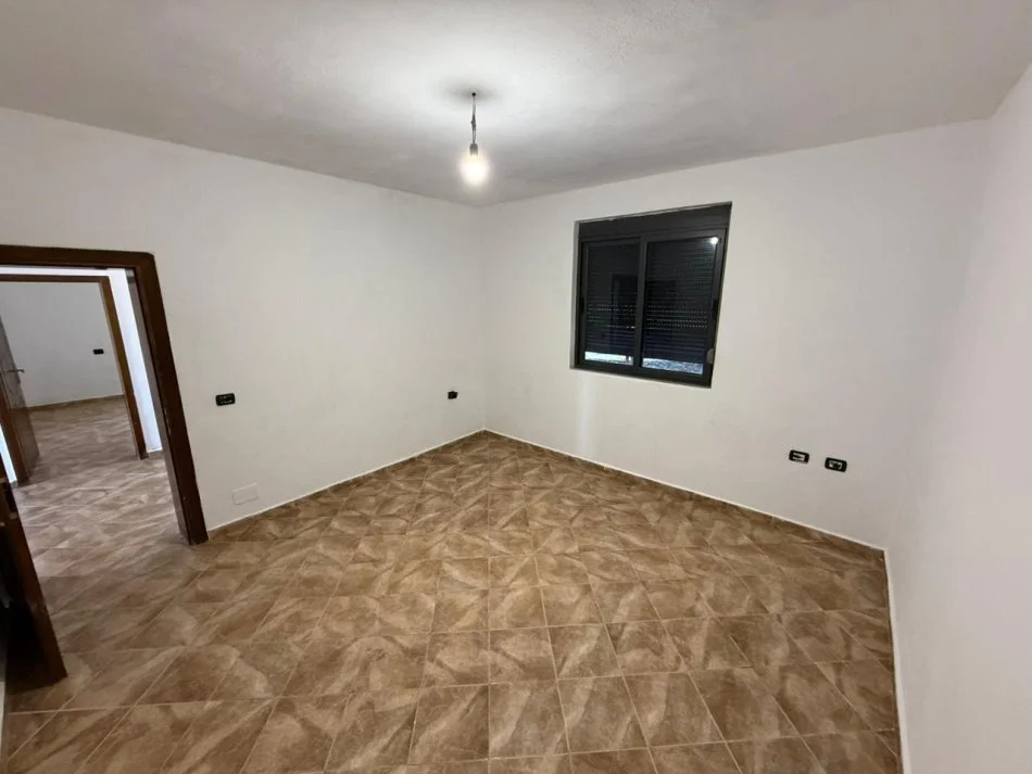 Tirane, shes shtepi 4+1+Aneks Kati 0, 365 m² 200.000 € (Shitet Shtëpi Private – Petrelë, Tiranë)
