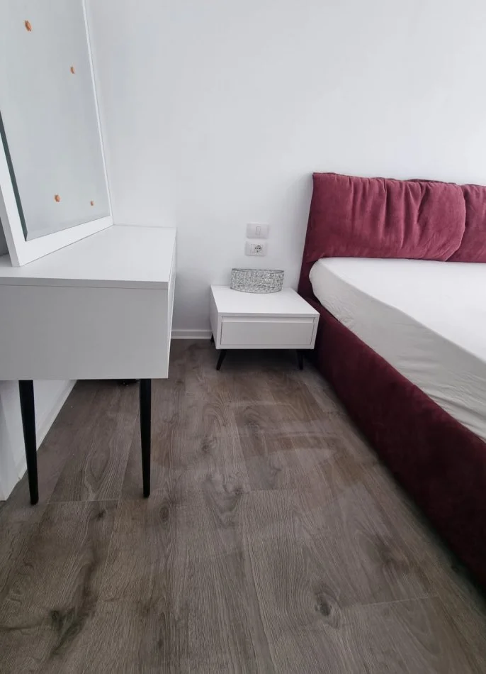 Tirane, jepet me qera apartament 2+1+Ballkon Kati 3, 95 m² 600 € (rruga Hamdi Sina)