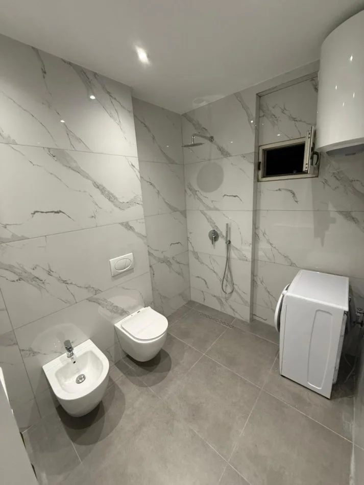 Tirane, shitet apartament 1+1 Kati 7, 70 m² 178.000 € (Qender)