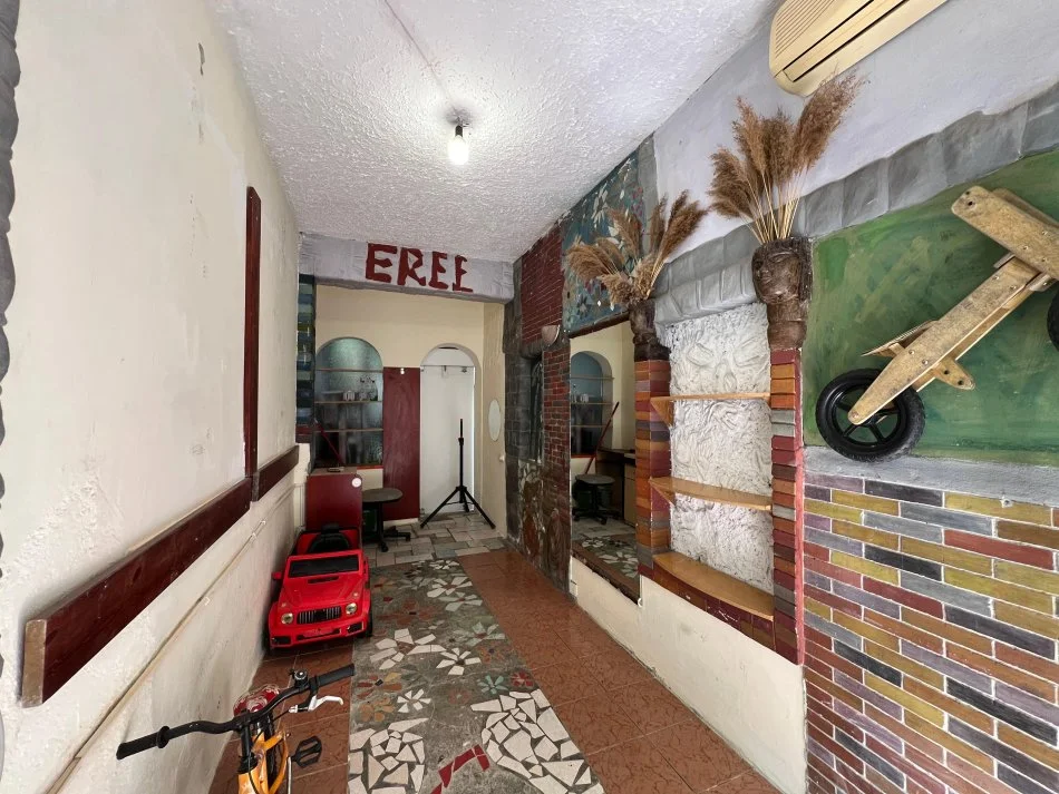 Tirane, jepet me qera ambjent biznesi Kati 0, 12 m² 200 € (Rruga Tefta Tashko Koco)