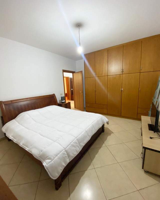 Tirane, jepet me qera apartament 2+1+BLK Kati 1, 118 m² 400 Euro (Rruga Rrapo Hekali)