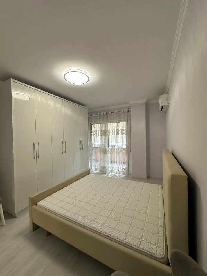 Tirane, jepet me qera apartament 2+1+Ballkon , 120 m² 800 € (Kopshti Zoologjik)