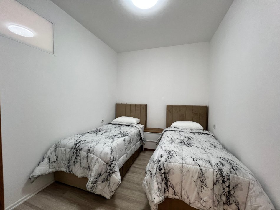 Tirane, jepet me qera apartament 2+1 , 76 m² 1.000 € Zogu i Zi