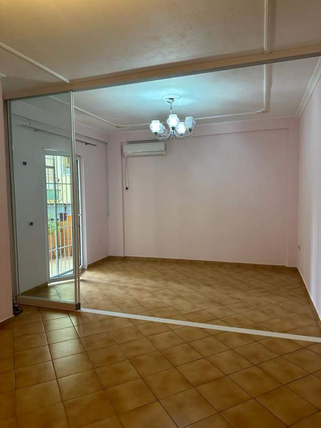 Tirane, jepet me qera apartament 2+1+BLK Kati 2, 88 m² 500 Euro (prane Kristal Center)