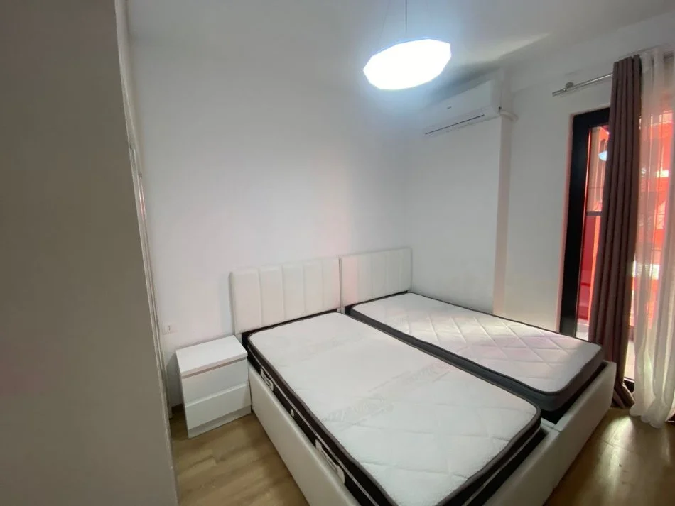 Tirane, jepet me qera apartament 2+1 Kati 5, 120 m² 700 € (Farmacia 10)