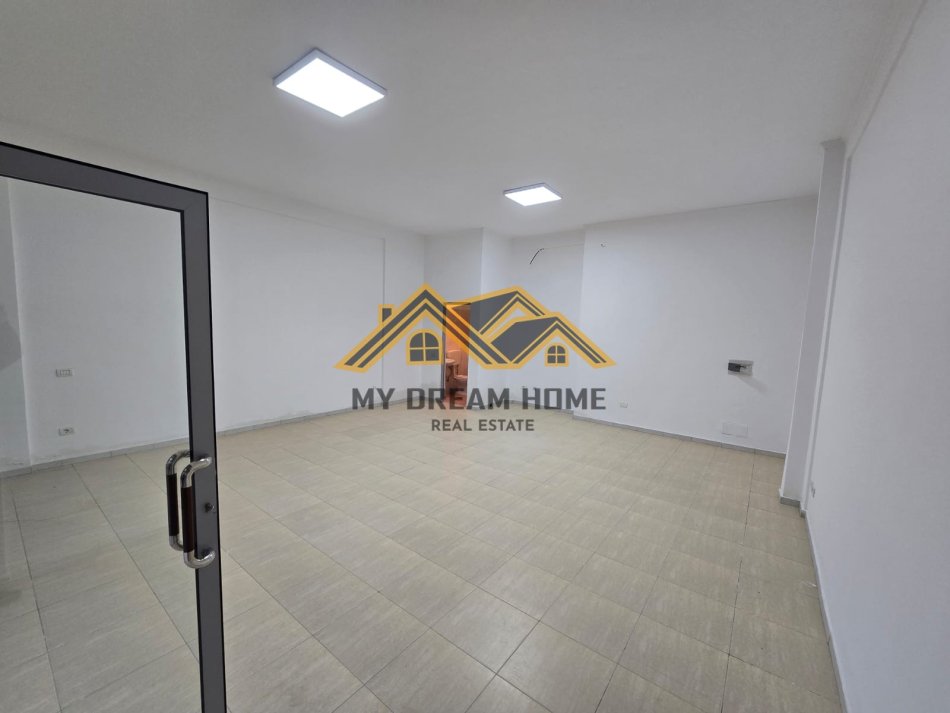 Durres, jepet me qera ambjent biznesi Kati 0, 54 m² 300 € (KAZAZI DURRES)
