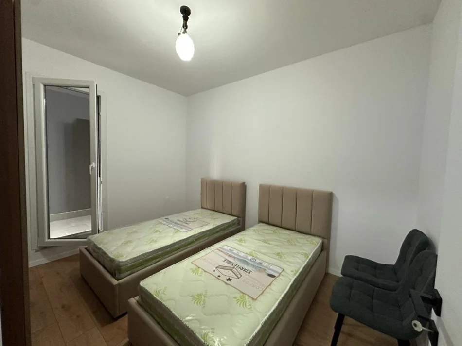 Tirane, jepet me qera apartament 2+1+Ballkon Kati 5, 74 m² 450 € (Rruga Jordan Misja , Paskuqan)