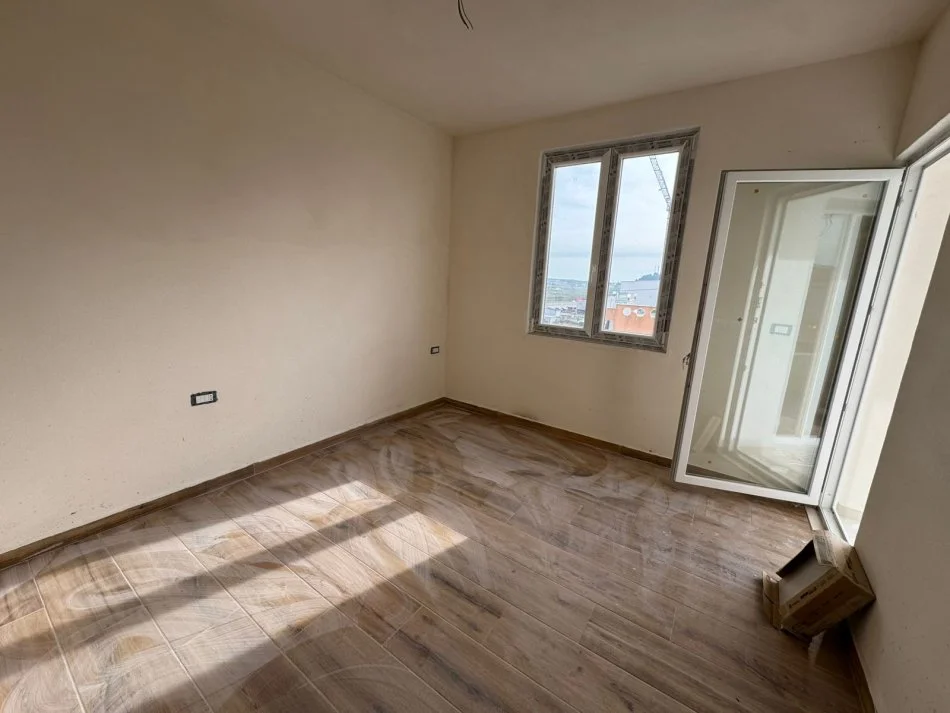 Durres, shitet apartament 1+1+Ballkon Kati 5, 56 m² 78.400 € (Golem)