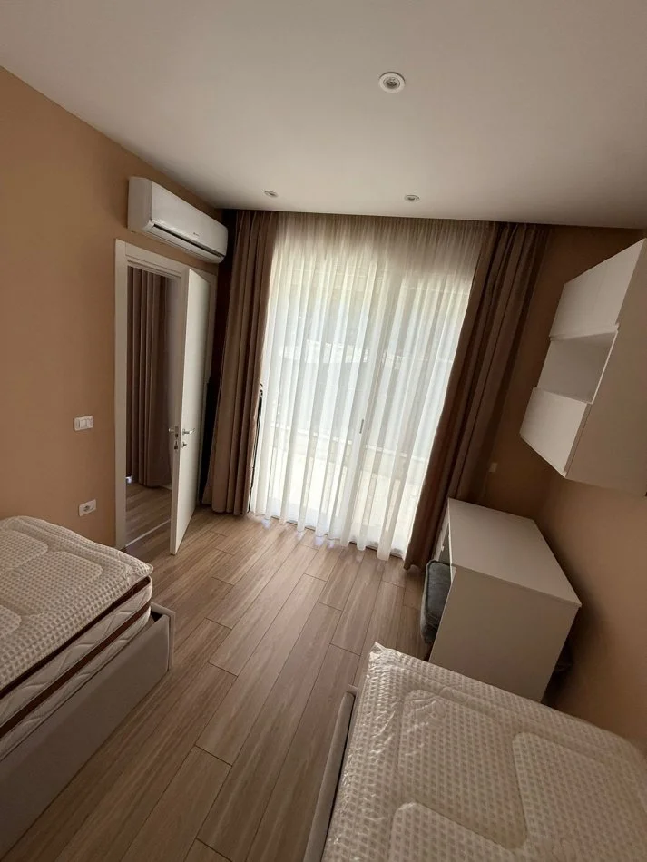 Tirane, jepet me qera apartament 2+1 Kati 4, 98 m² 900 € 