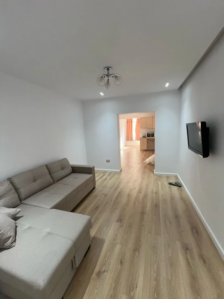 Tirane, jepet me qera apartament 1+1 Kati 5, 62 m² (zogu i zi)