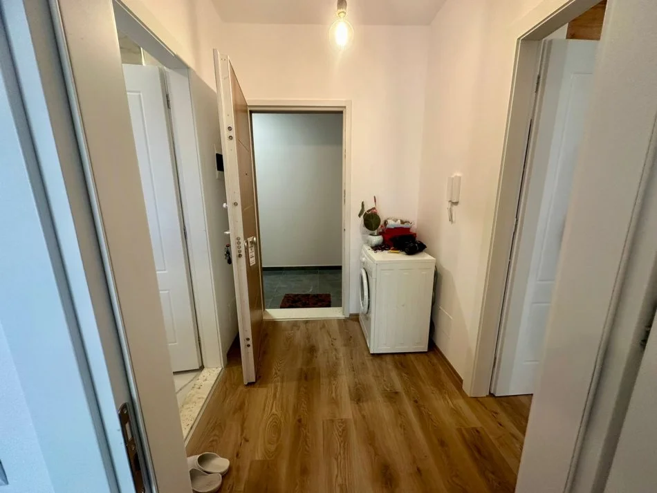 Tirane, jepet me qera apartament 1+1+Aneks+Ballkon Kati 1, 65 m² 450 € (Kinostudio)