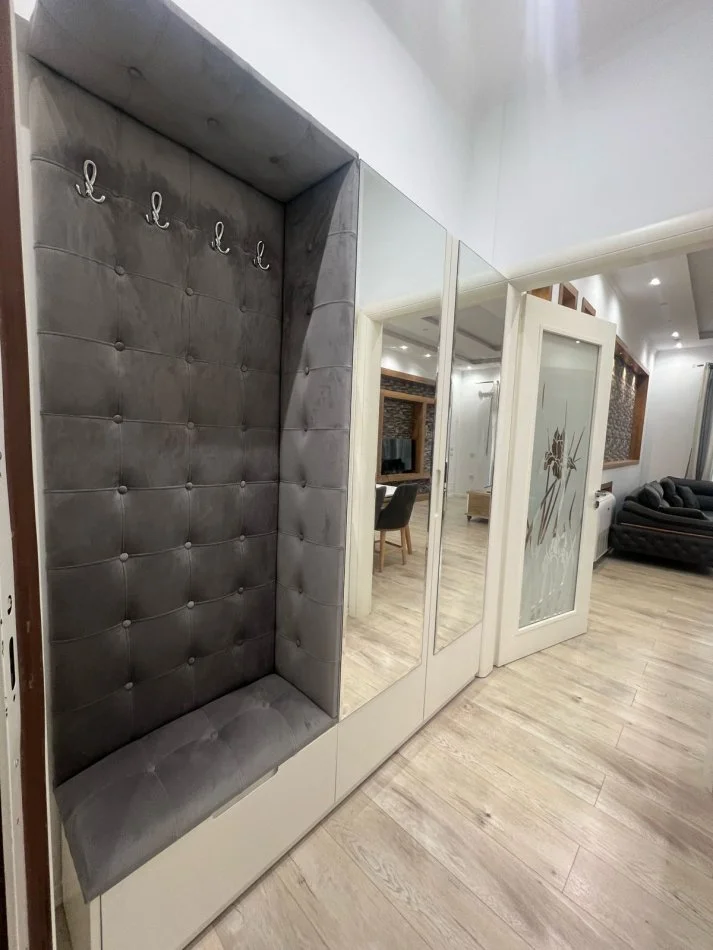 Tirane, jepet me qera 2+1+Ballkon Kati 2, 800 € (liqeni thate)