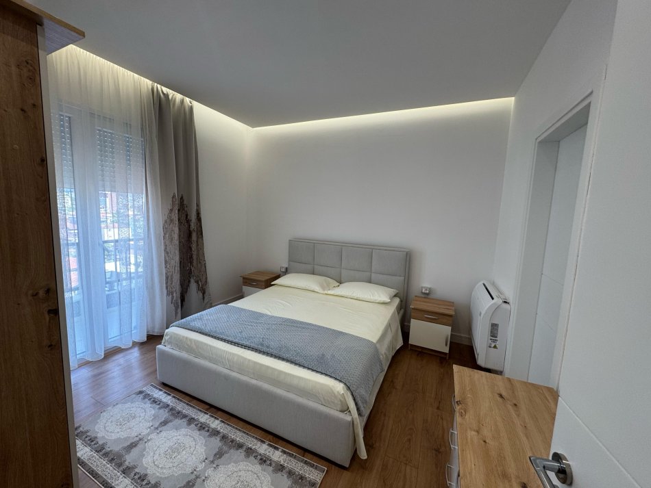 Tirane, jepet me qera apartament 2+1 Kati 7, 92 m² 800 € (Rruga 5 Maji)