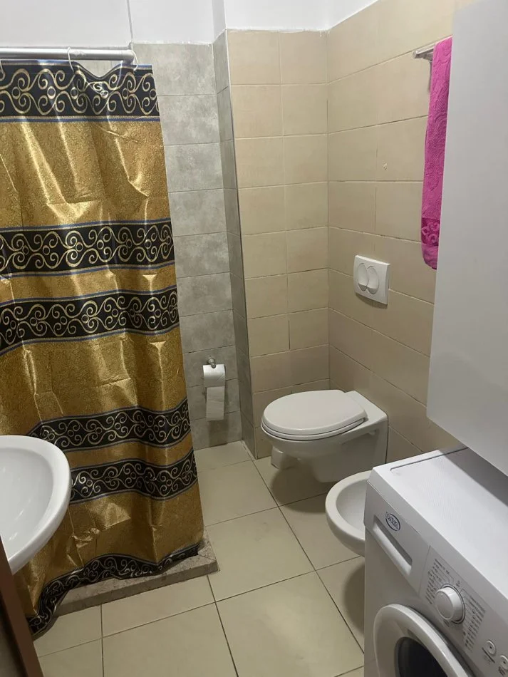 Tirane, jepet me qera apartament 1+1+Ballkon Kati 1, 60 m² 450 € (qender)