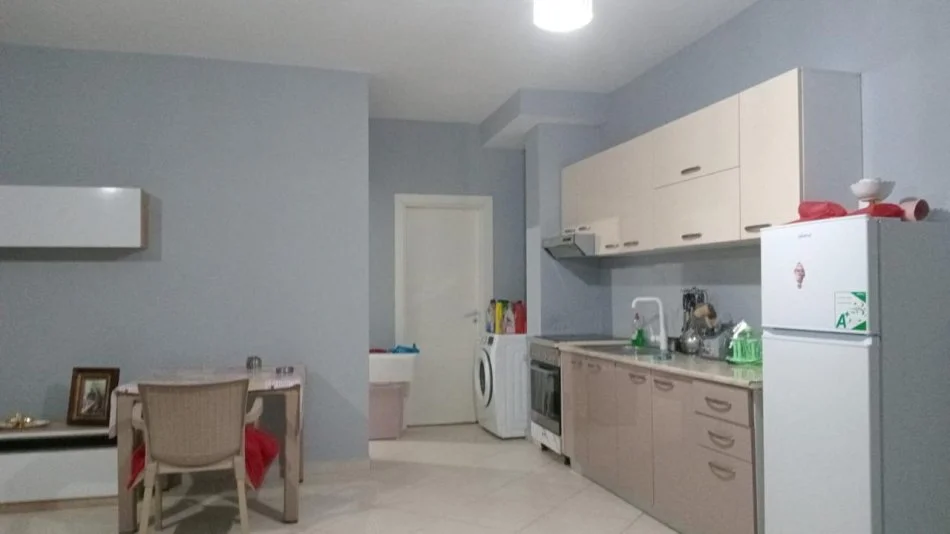 Tirane, shitet apartament 1+1+Ballkon Kati 5, 74 m² 95.000 € (Fresk)