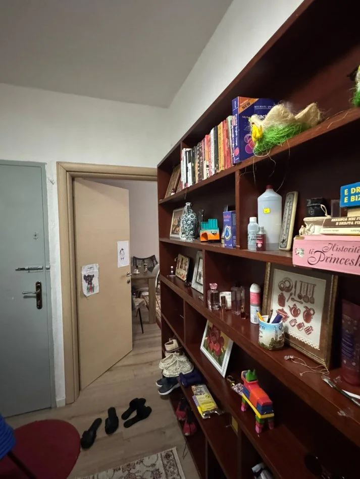 Tirane, jepet me qera apartament 1+1+Ballkon Kati 3, 60 m² 400 € (Varri Bamit ,rruga xhanfize keko)