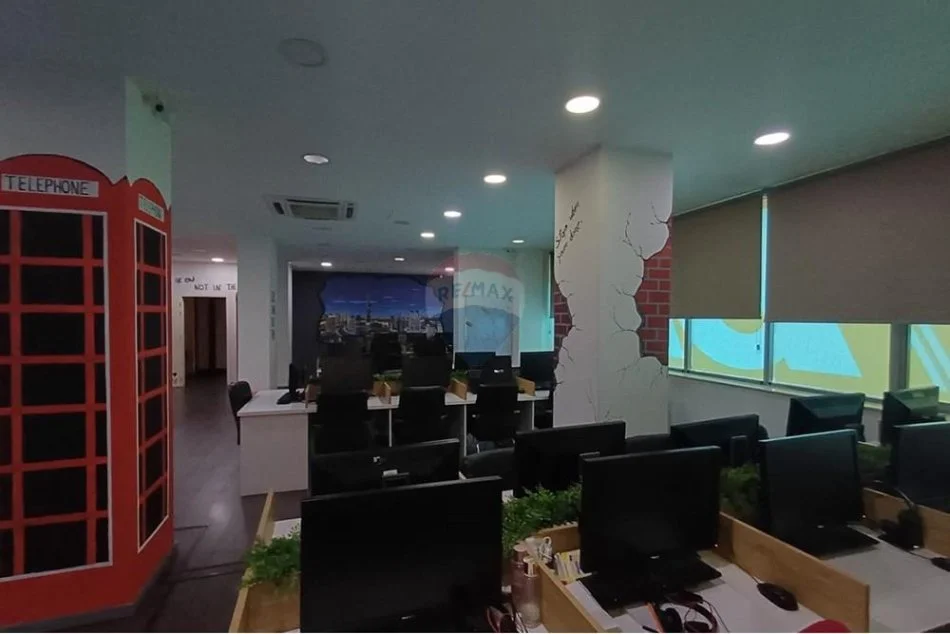 Tirane, shitet dyqan Kati 1, 202 m² 808.000 € (Rruga e Kavajes)