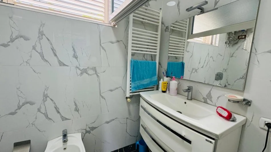 Tirane, shitet shtepi Dublex Kati 2, 550 m² 160.000 € (Kamez)