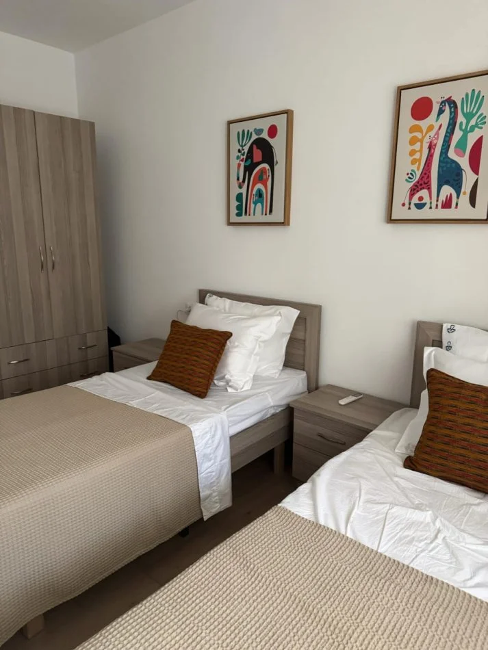 Tirane, jepet me qera apartament 2+1 Kati 2, 90 m² 950 € (Rruga Durresit)