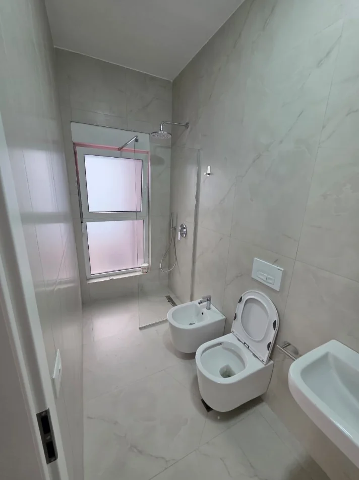 Shqiperi, jepet me qera apartament 2+1+Ballkon Kati 7, 91 m² 500 € (Rruga Pasho Hysa)