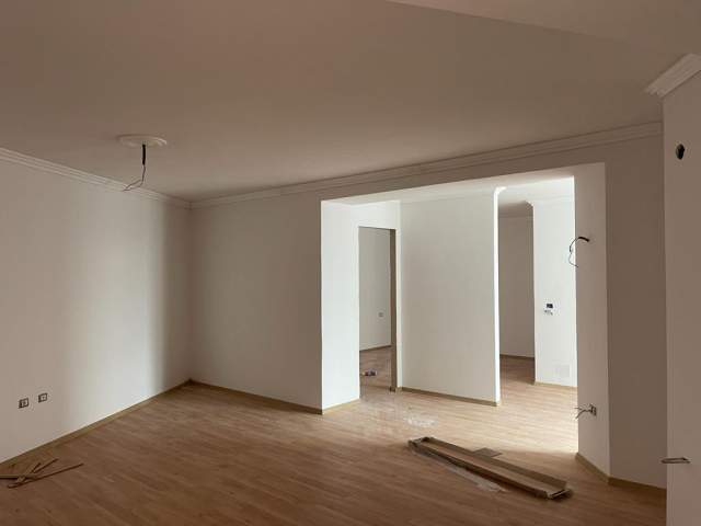 Tirane, shes apartament 2+1+BLK Kati 4, 113 m² 125.000 Euro (Laprak)