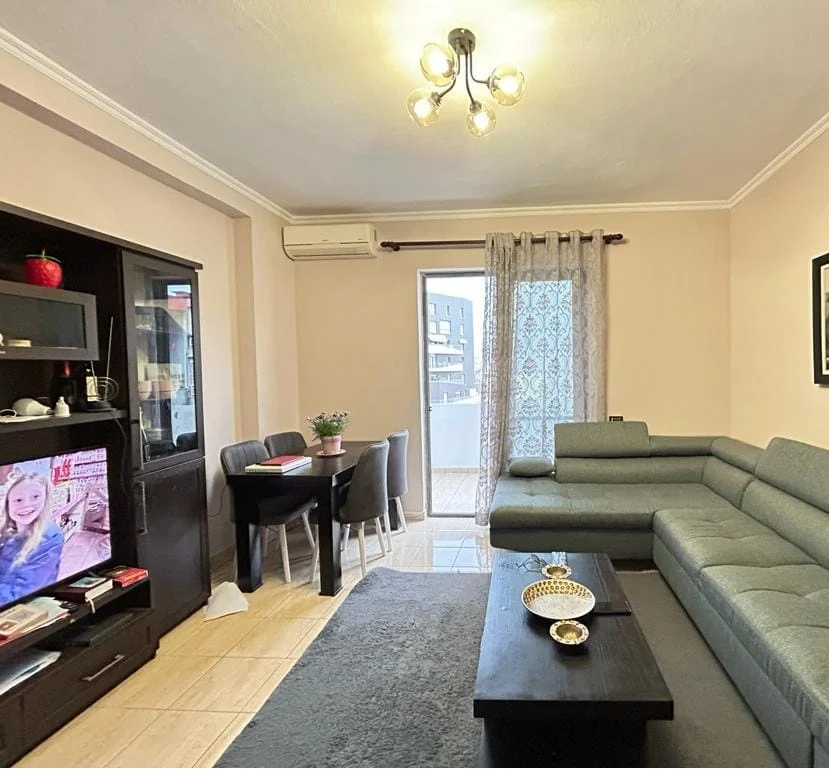 Tirane, jepet me qera apartament 1+1 Kati 6, 75 m² 600 € (Selvia)