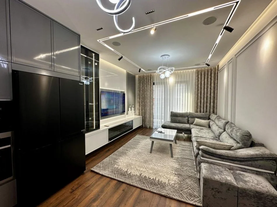 Tirane, jepet me qera apartament 2+1+Aneks+Ballkon Kati 3, 115 m² 950 € (Farmacia 10 te Kompleksi Arlis)