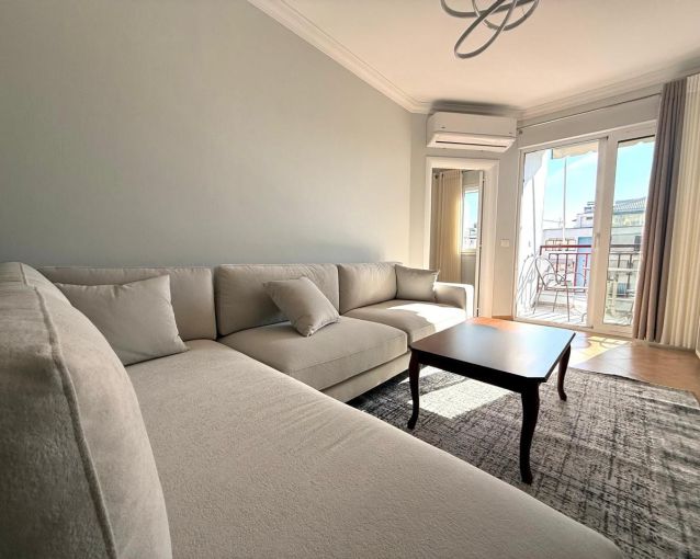 Tirane, jepet me qera apartament 2+1+Aneks+Ballkon Kati 7, 80 m² 800 € (Rruga e Kavajes , prane Kishes Katolike)