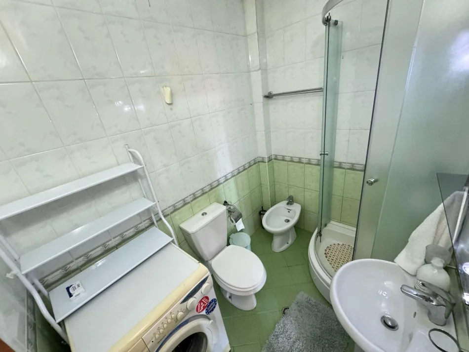 Tirane, jepet me qera apartament 2+1 Kati 2, 100 m² 600 € (Rruga e durrsit)