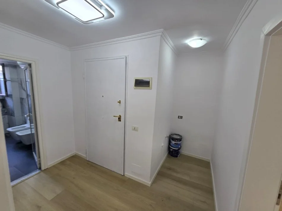 Tirane, shitet apartament 2+1 Kati 2, 75 m² 188.000 € (Rruga e Kavajes perballe Poliklinikes)