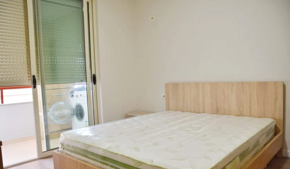 Tirane, jepet me qera apartament 1+1+Ballkon Kati 3, 65 m² 600 € 