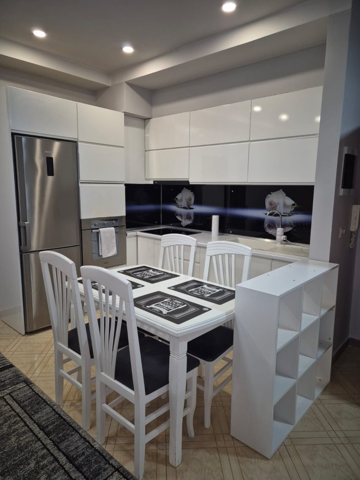 Tirane, jepet me qera apartament 1+1 Kati 5, 60 m² 500 € (Rruga 5 Maj)