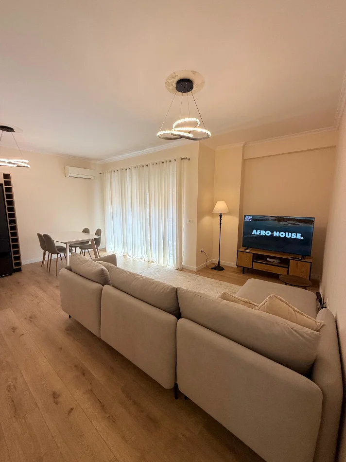 Tirane, jepet me qera apartament 2+1 , 90 m² 1.000 € (Kompleksi Delijorgji)