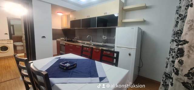 Tirane, jepet me qera apartament 1+1 Kati 4, 700 Euro (Blloku)