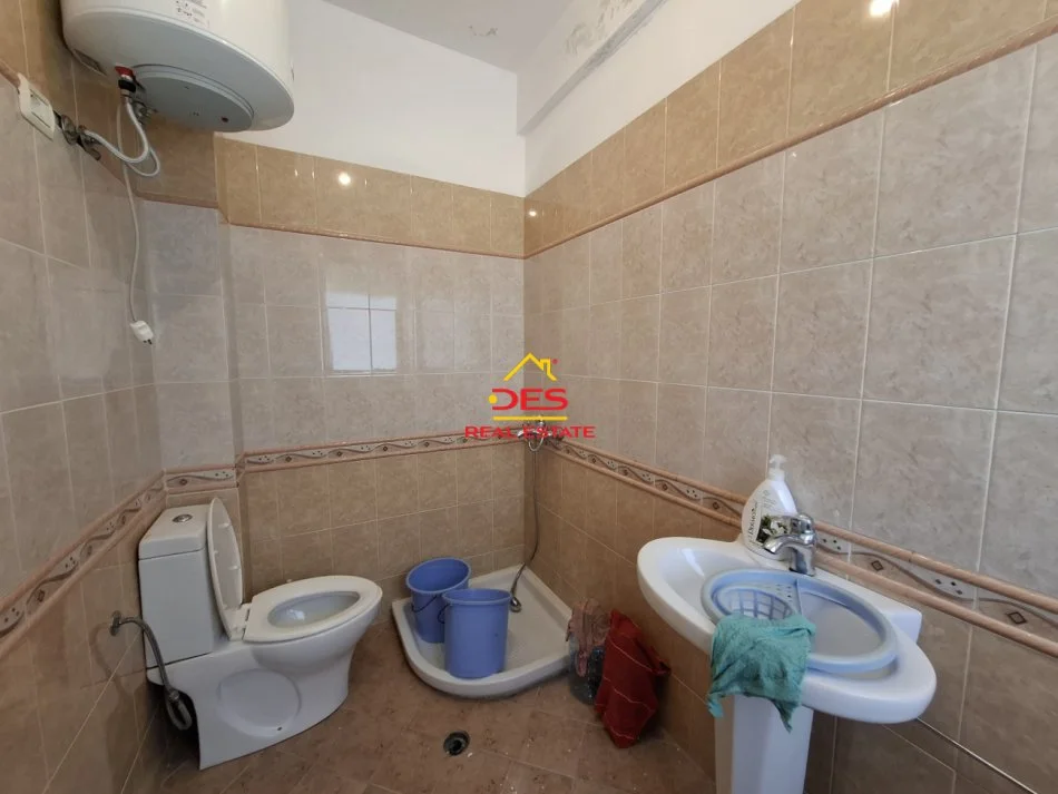 Vlore, jepet me qera apartament 2+1+Ballkon Kati 8, 120 m² 500 € (Rruga Sadik Zotaj)