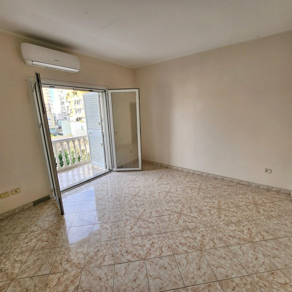 Durres, shitet apartament 1+1+Ballkon Kati 3, 55 m² 62.000 € (pavarsia)