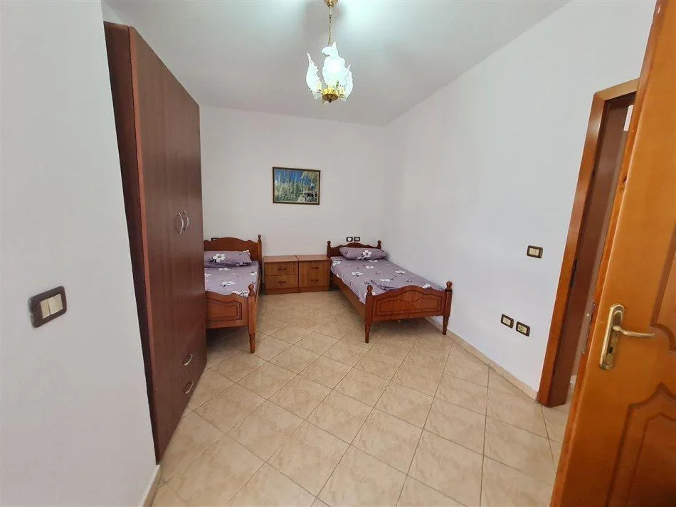 Tirane, jepet me qera apartament 2+1+Ballkon Kati 6, 93 m² 500 € (Rruga Don Bosko)