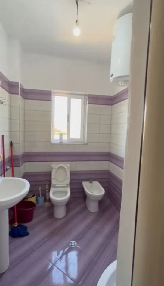 Tirane, jepet me qera shtepi 1+1+Ballkon Kati 2, 70 m² 320 € (rruga Andon frasheri)